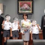 25R7.4.24 立教小学校から高際区長へイースターの花束