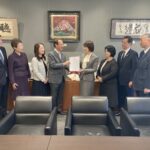 25R7.11.21令和８年度区予算に対する公明党要望書を高際みゆき区長に提出